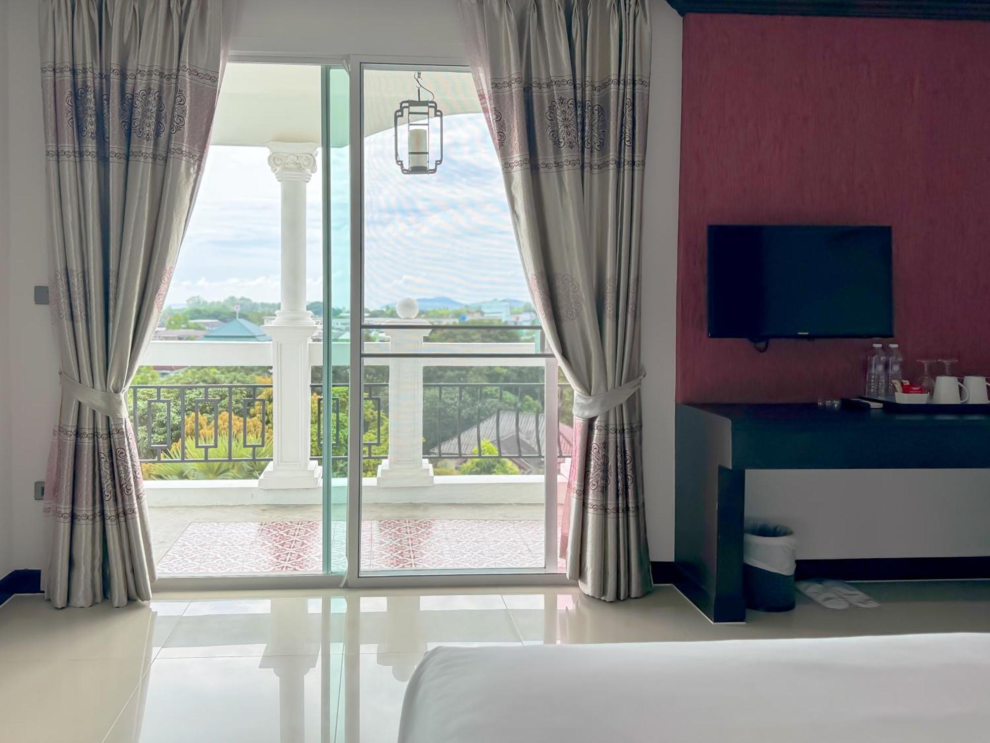 Grand Supicha City Hotel - Sha Plus Phuket Bagian luar foto