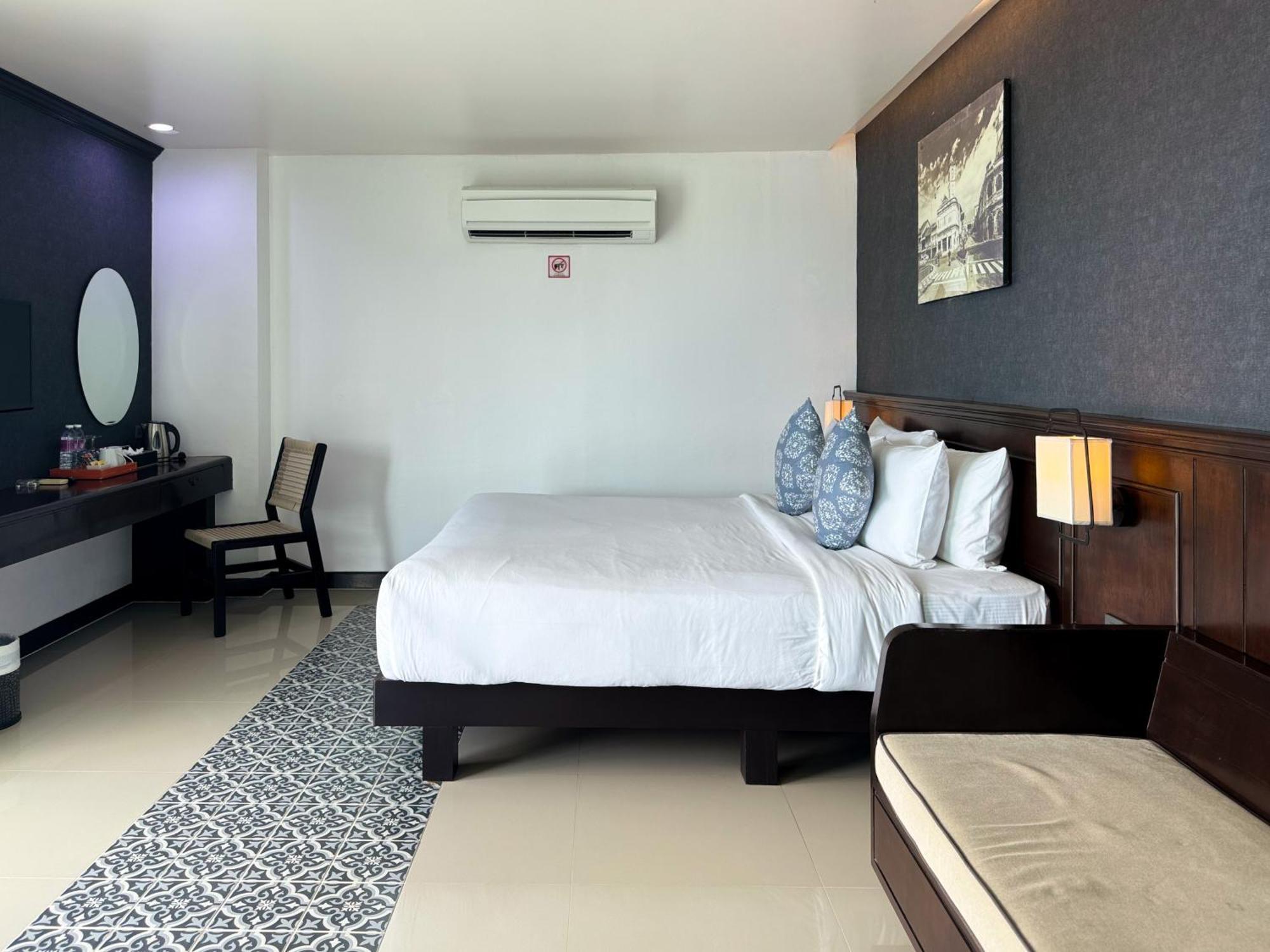 Grand Supicha City Hotel - Sha Plus Phuket Bagian luar foto